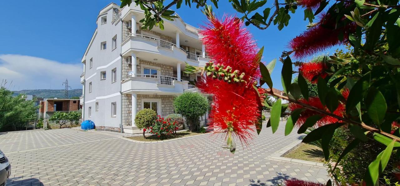 Meti Apartments Ulcinj Esterno foto