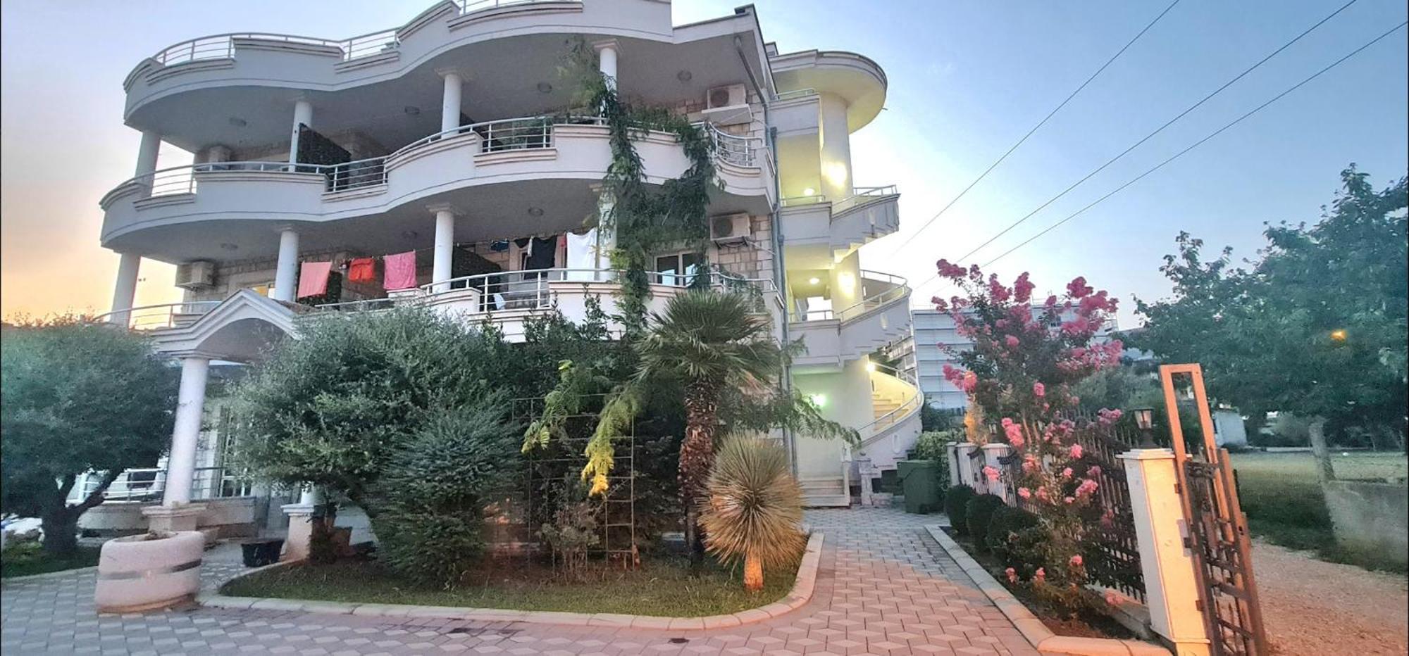 Meti Apartments Ulcinj Esterno foto