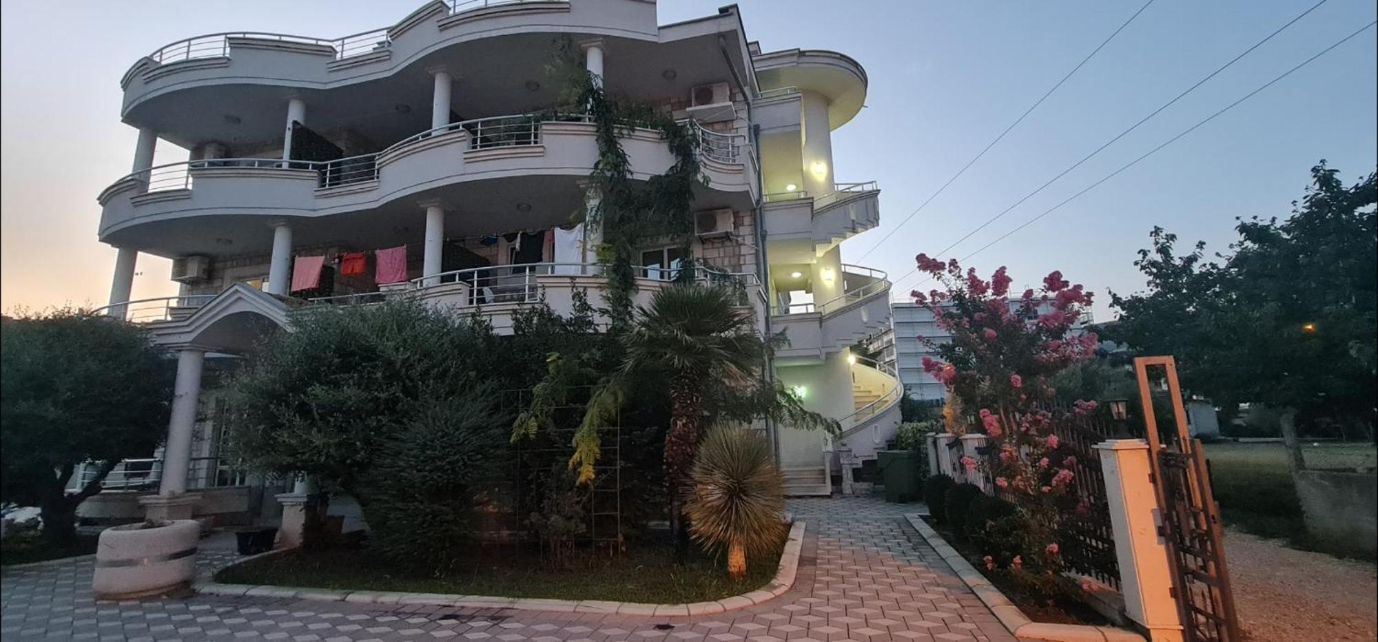 Meti Apartments Ulcinj Esterno foto